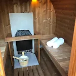 Eekhoorn, Met Barrelsauna Вортхёйзен