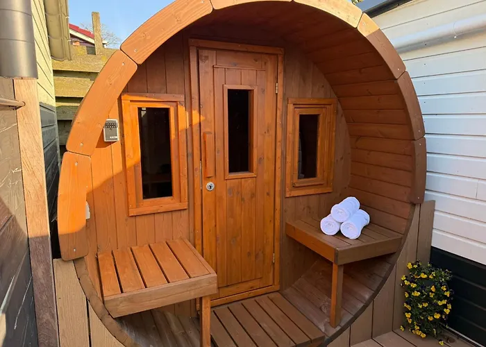 Eekhoorn, Met Barrelsauna Semesterbostad Voorthuizen